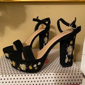 Black Floral Printed Heel